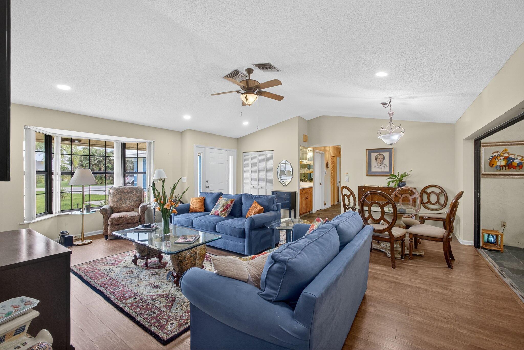 9472 SE Little Club Way S