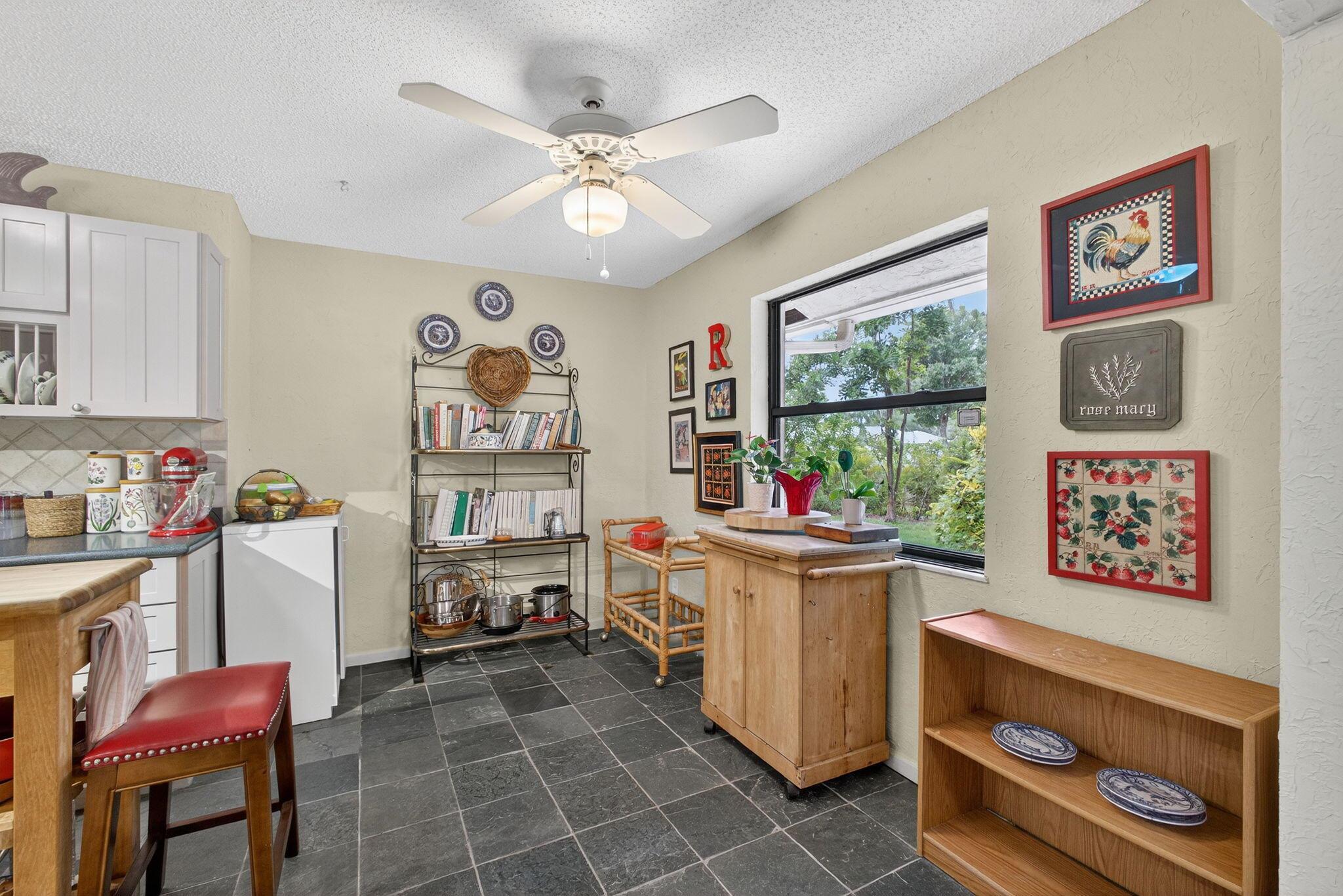 9472 SE Little Club Way S