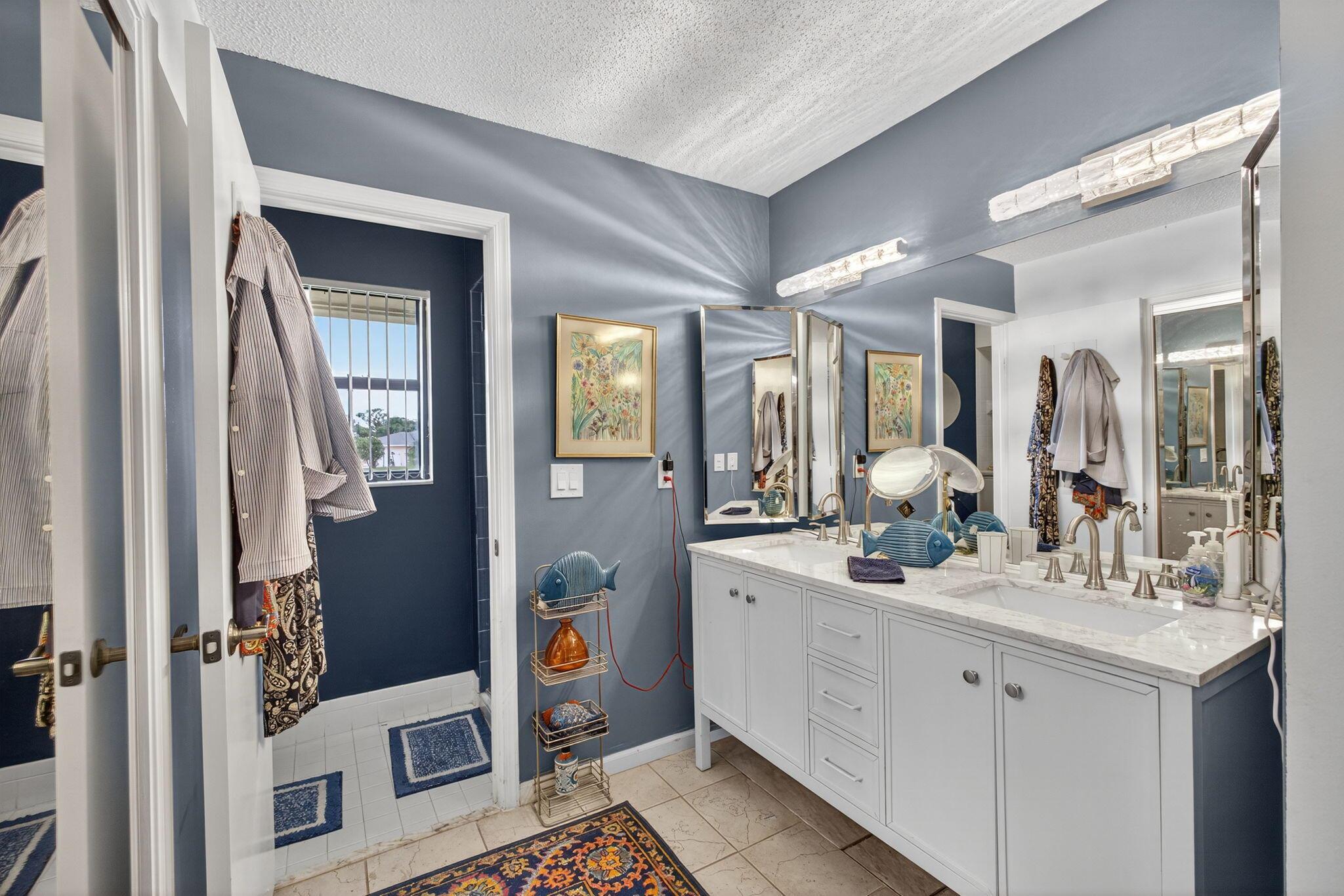 9472 SE Little Club Way S