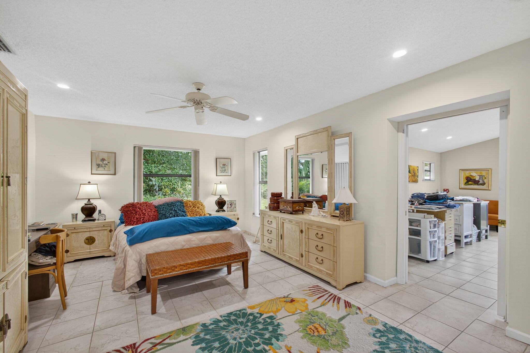 9472 SE Little Club Way S