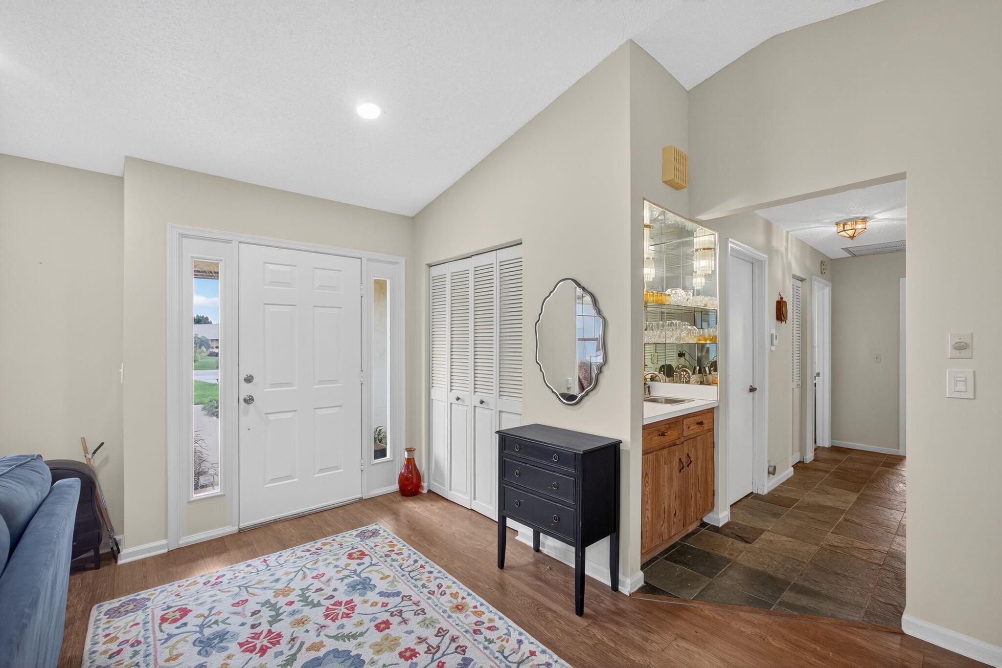 9472 SE Little Club Way S