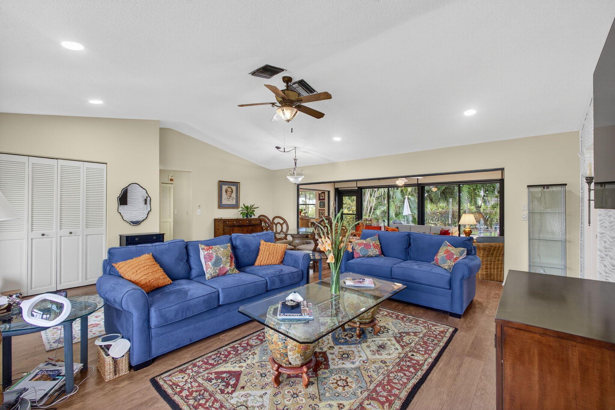 9472 SE Little Club Way S