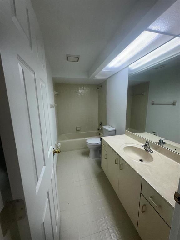 5270 SE Seascape Way 102