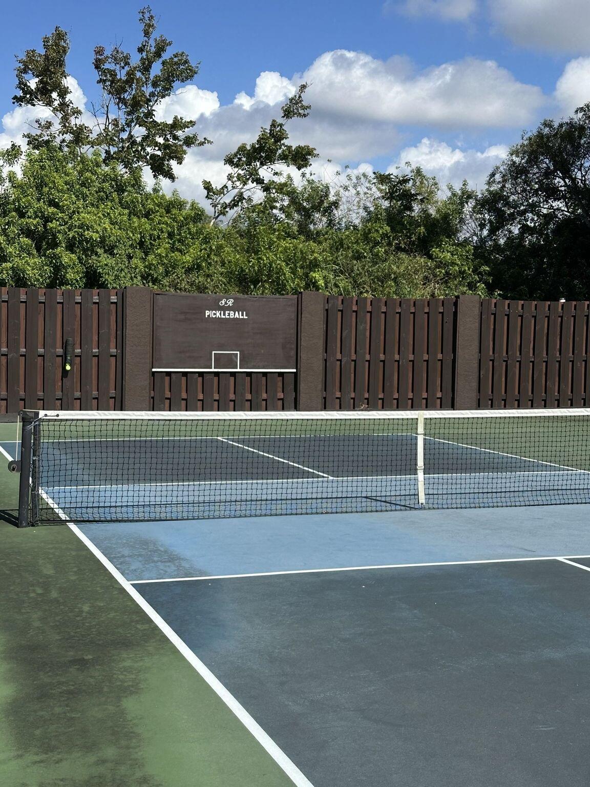 301 SW South River Drive 204