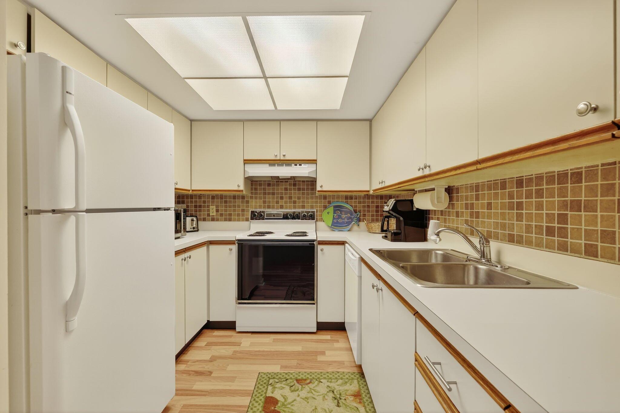 301 SW South River Drive 204