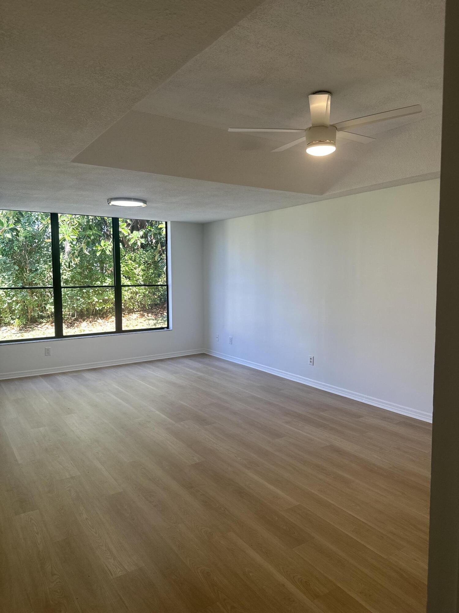 5270 SE Seascape Way 102