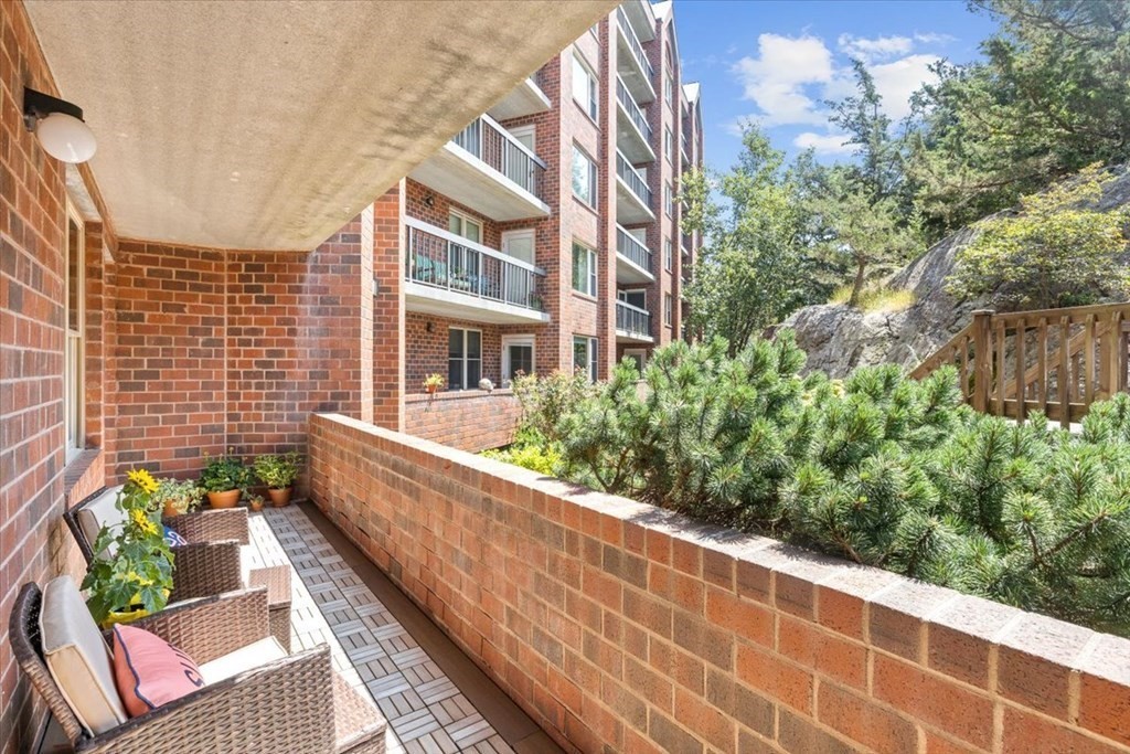 155 George Washington Blvd # 201