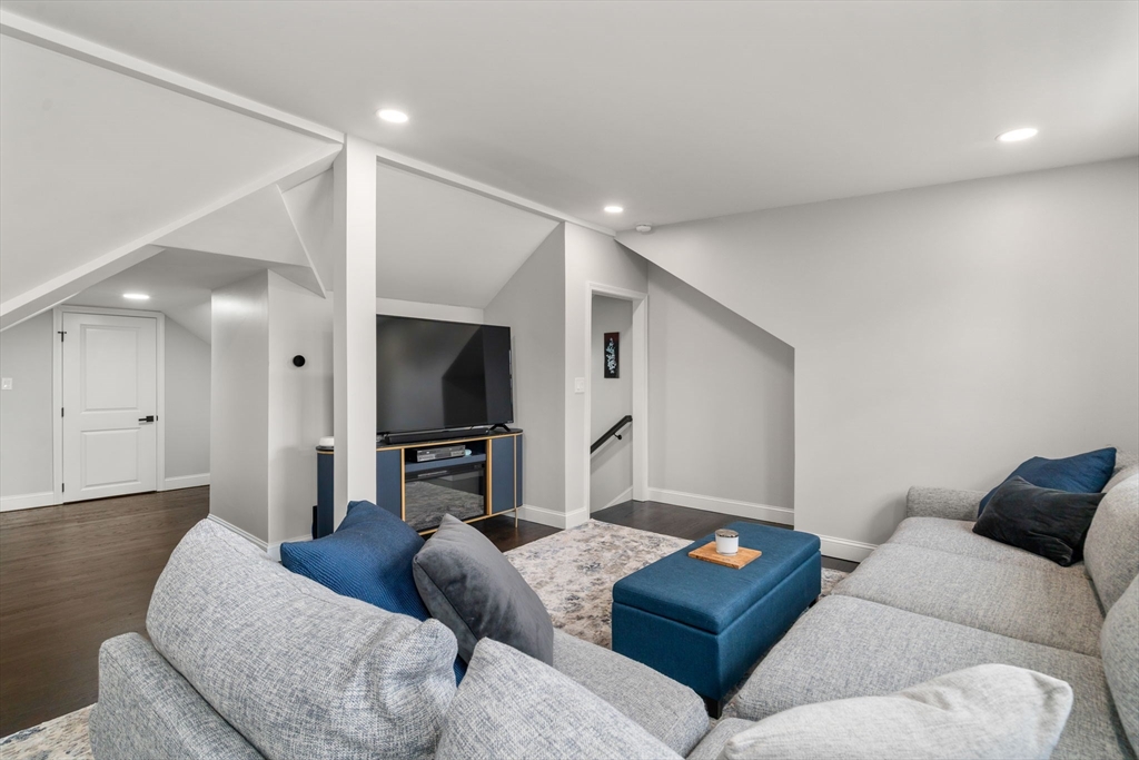 6 Ash St