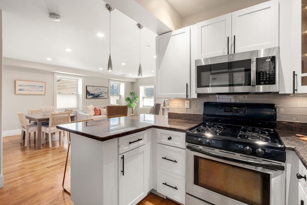 120 W 7th St # 102