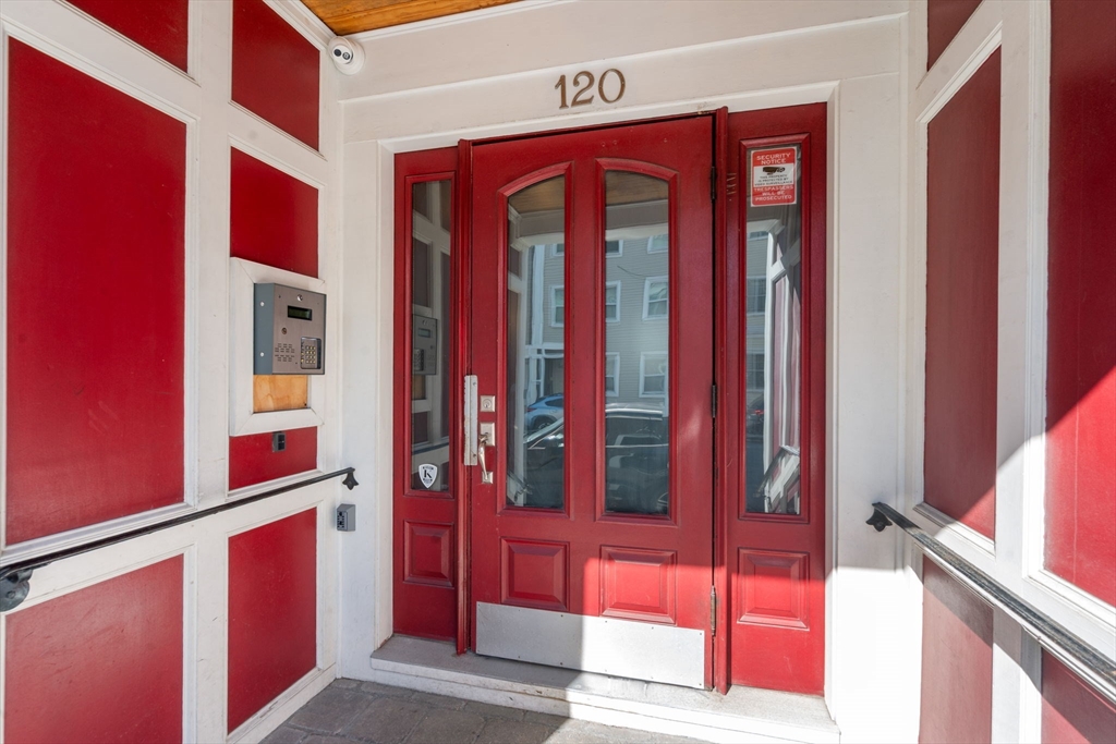 120 W 7th St # 102