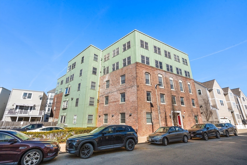 120 W 7th St # 102