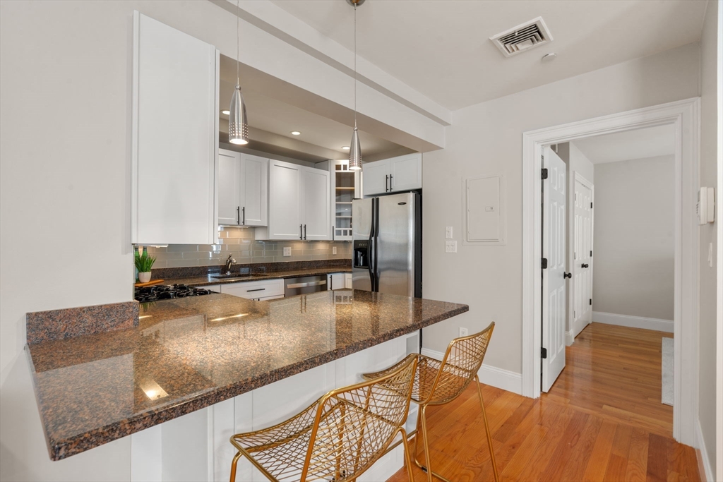 120 W 7th St # 102