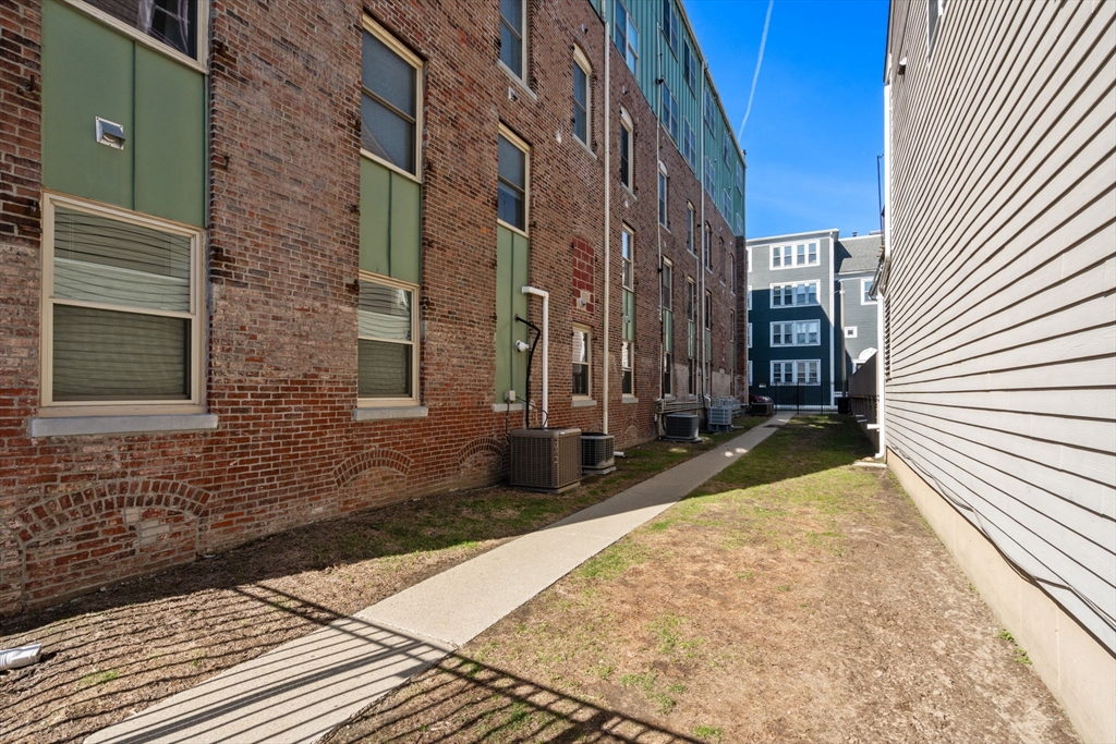 120 W 7th St # 102