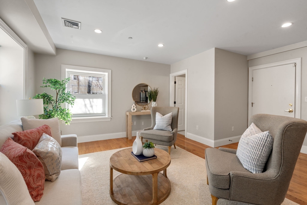 120 W 7th St # 102