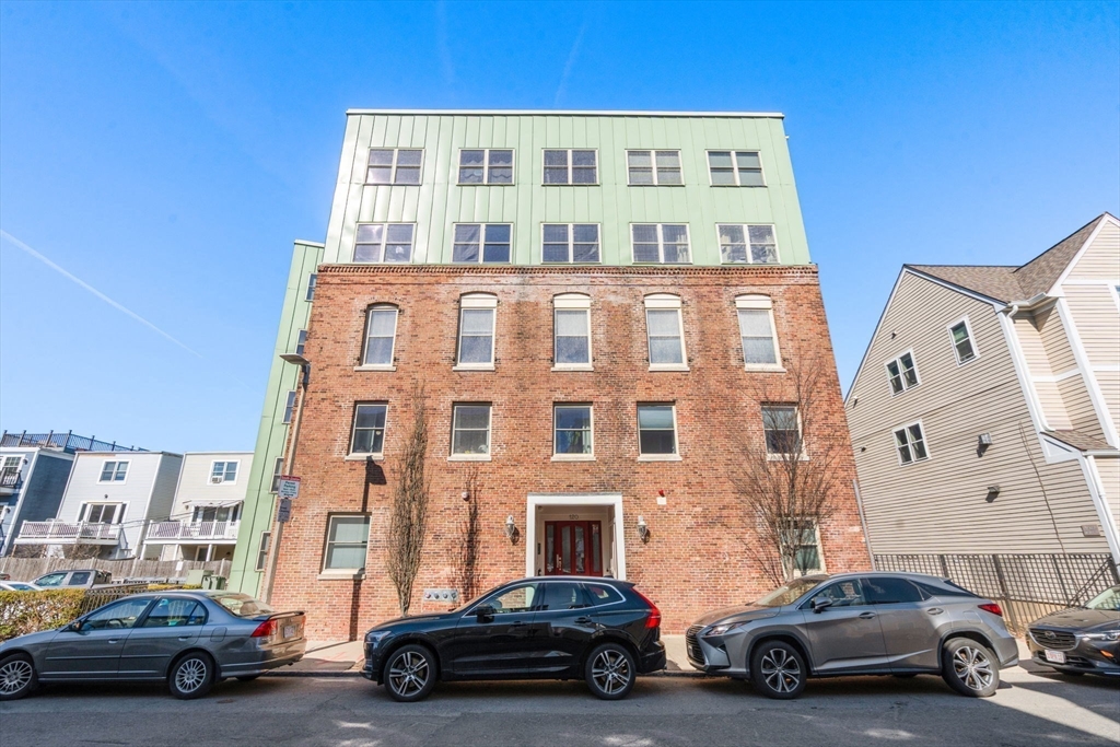 120 W 7th St # 102