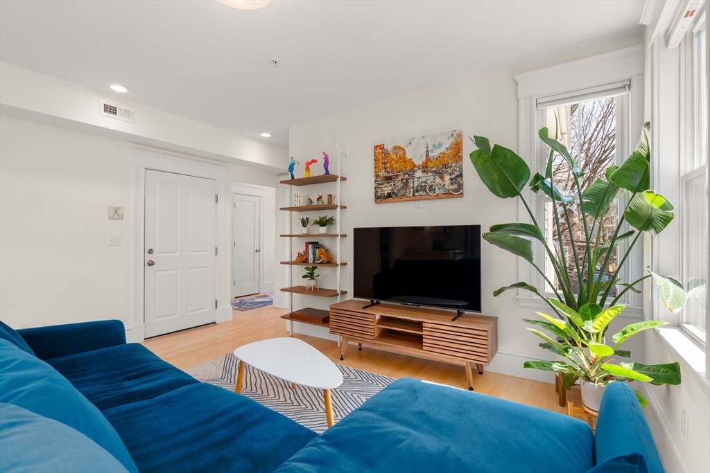 100 Bartlett St # 2