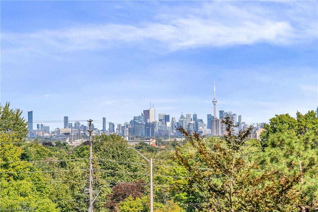611-1333 Bloor Street E Unit: 611