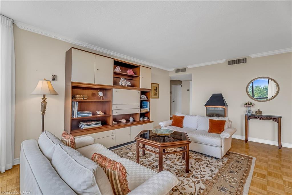 611-1333 Bloor Street E Unit: 611