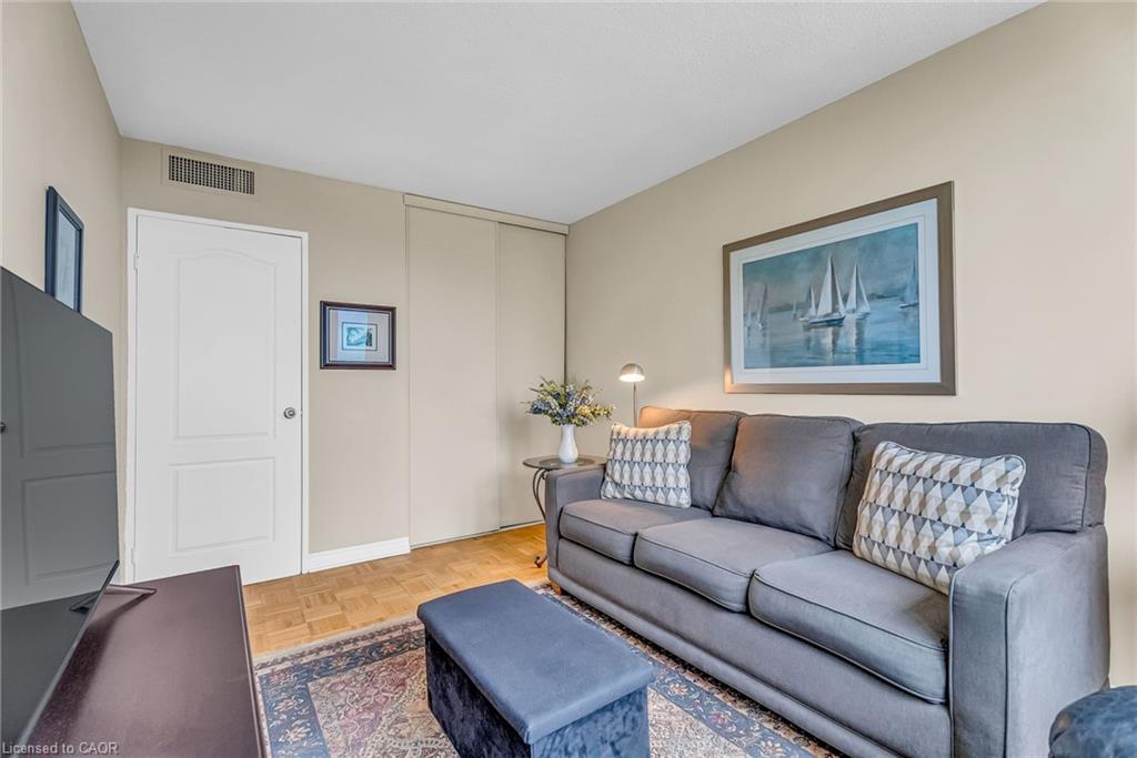 611-1333 Bloor Street E Unit: 611