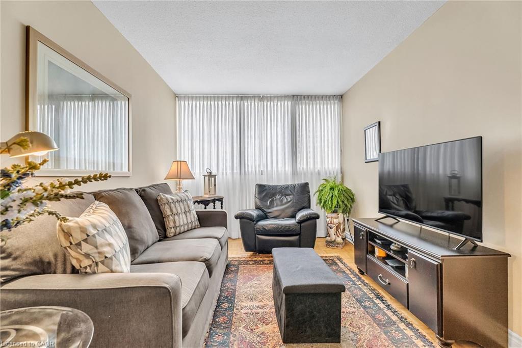 611-1333 Bloor Street E Unit: 611