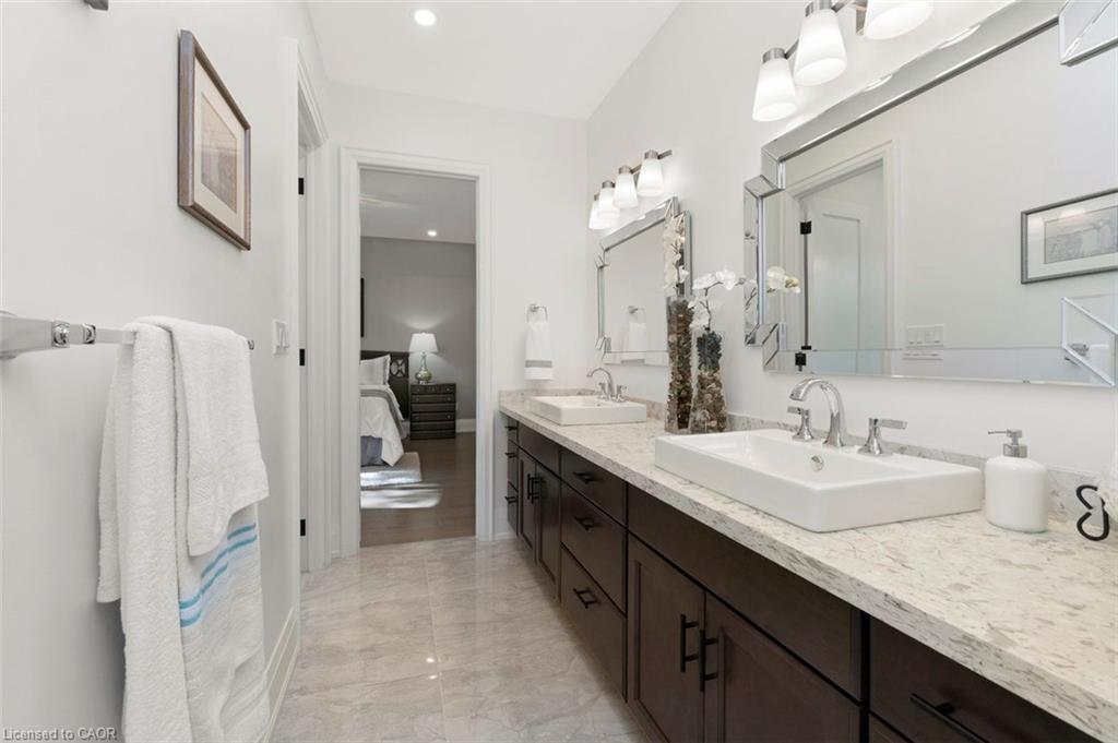 1285 Mineola Garden