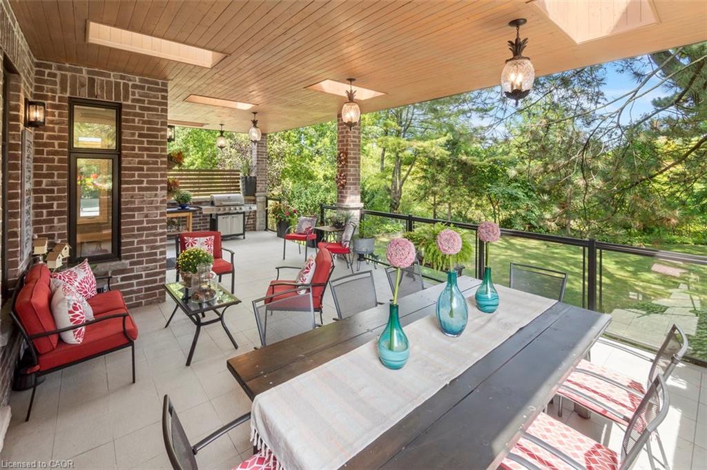 1285 Mineola Garden