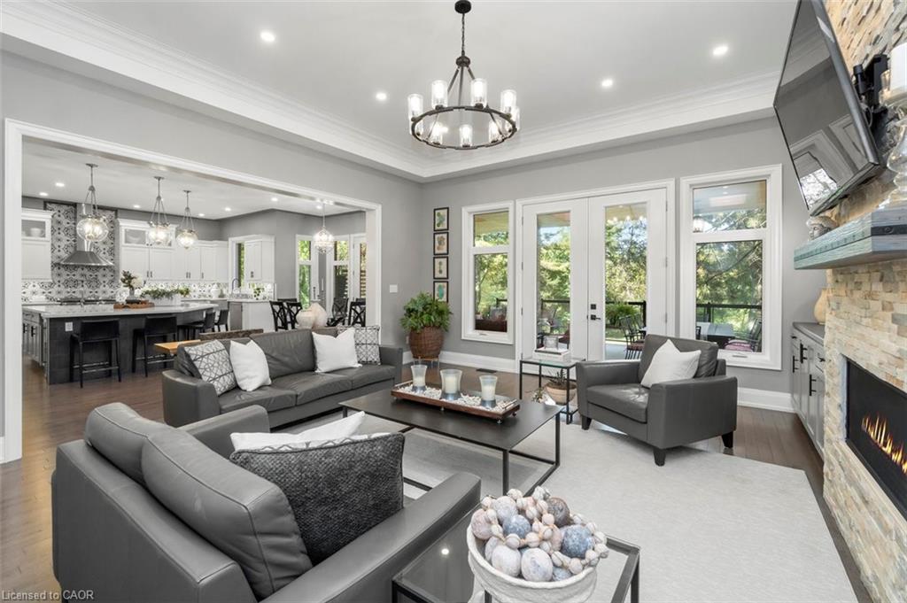 1285 Mineola Garden