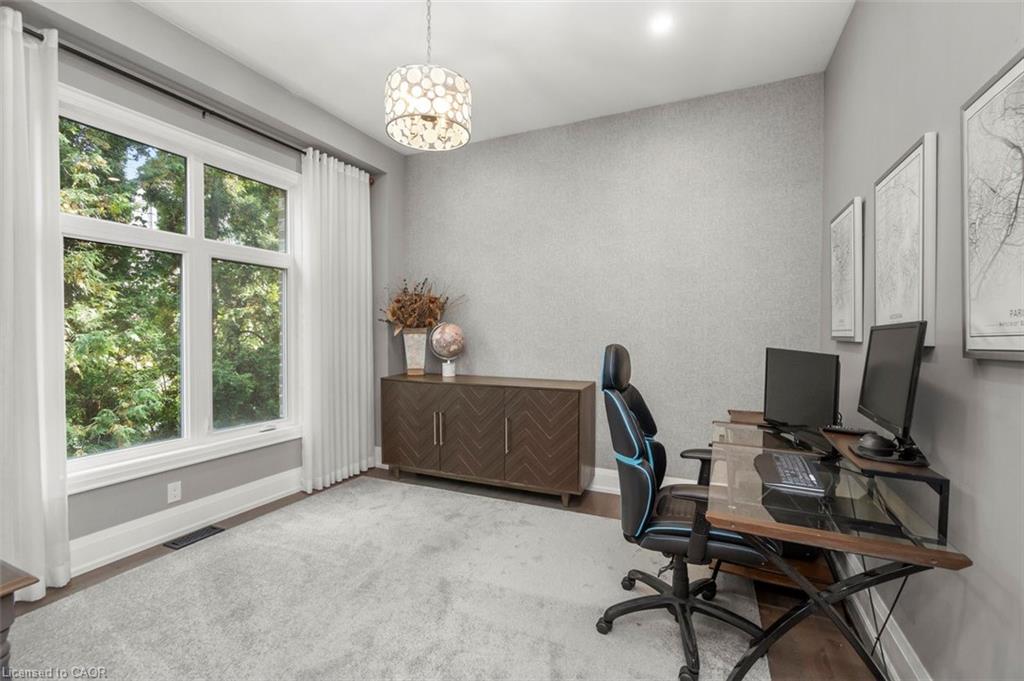 1285 Mineola Garden