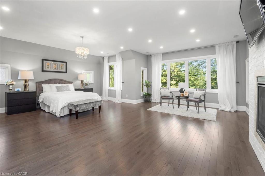 1285 Mineola Garden