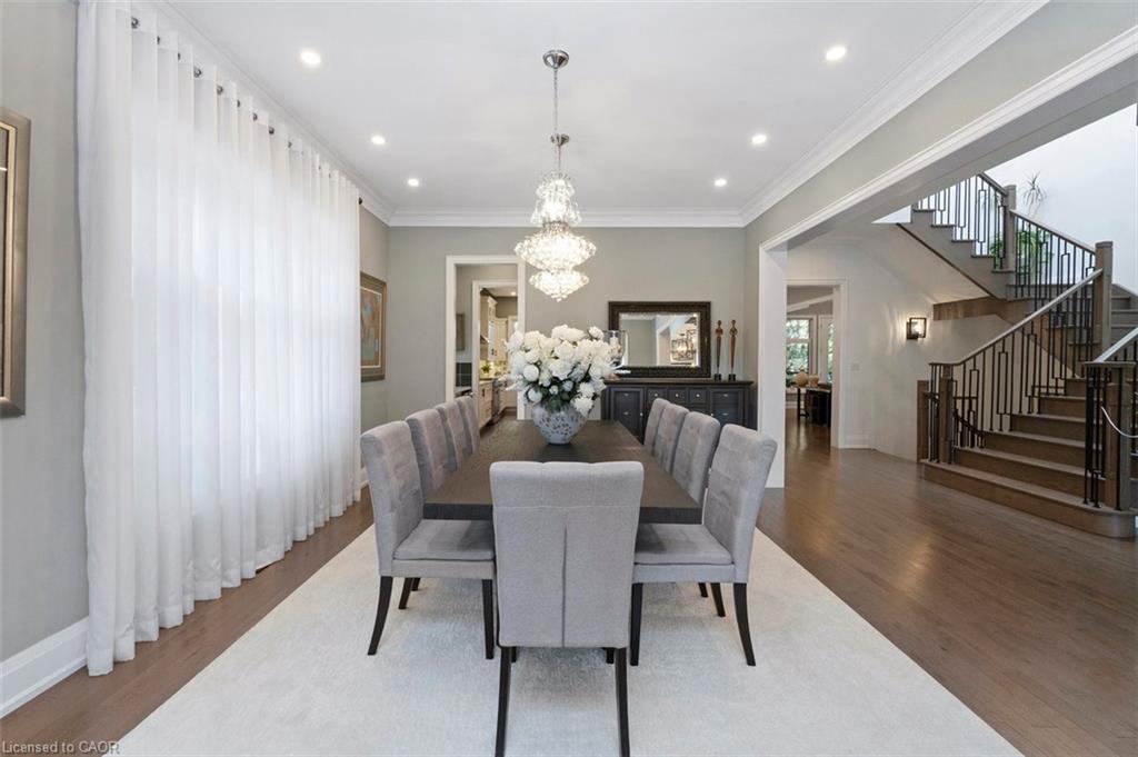 1285 Mineola Garden