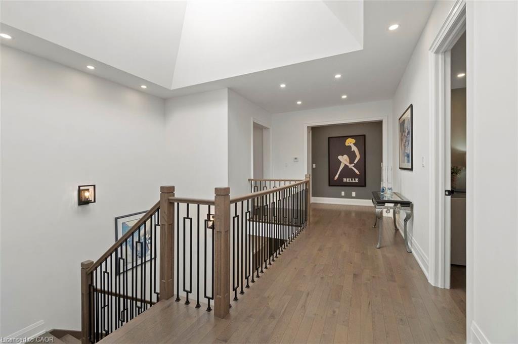 1285 Mineola Garden
