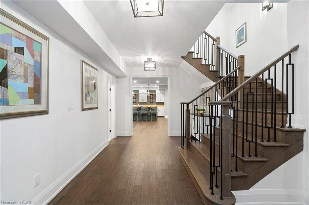 1285 Mineola Garden