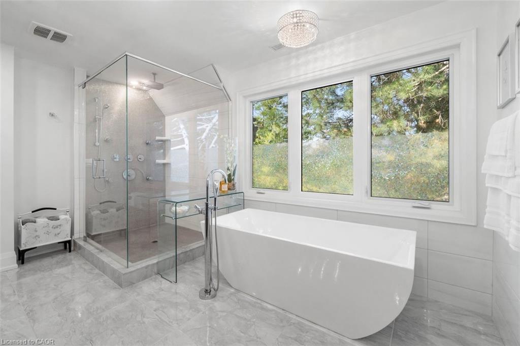 1285 Mineola Garden