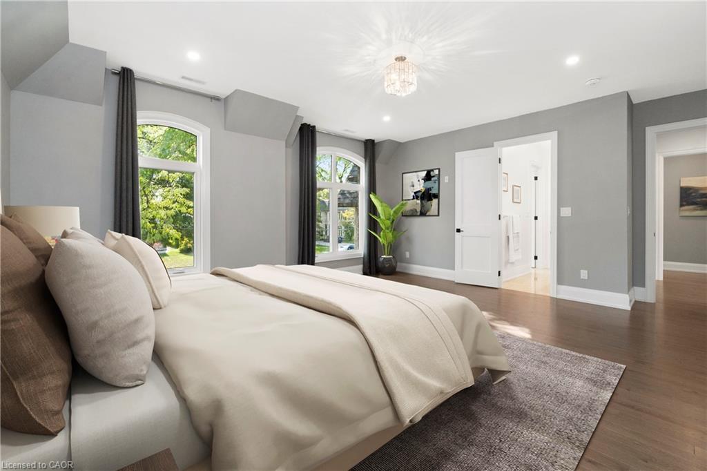 1285 Mineola Garden