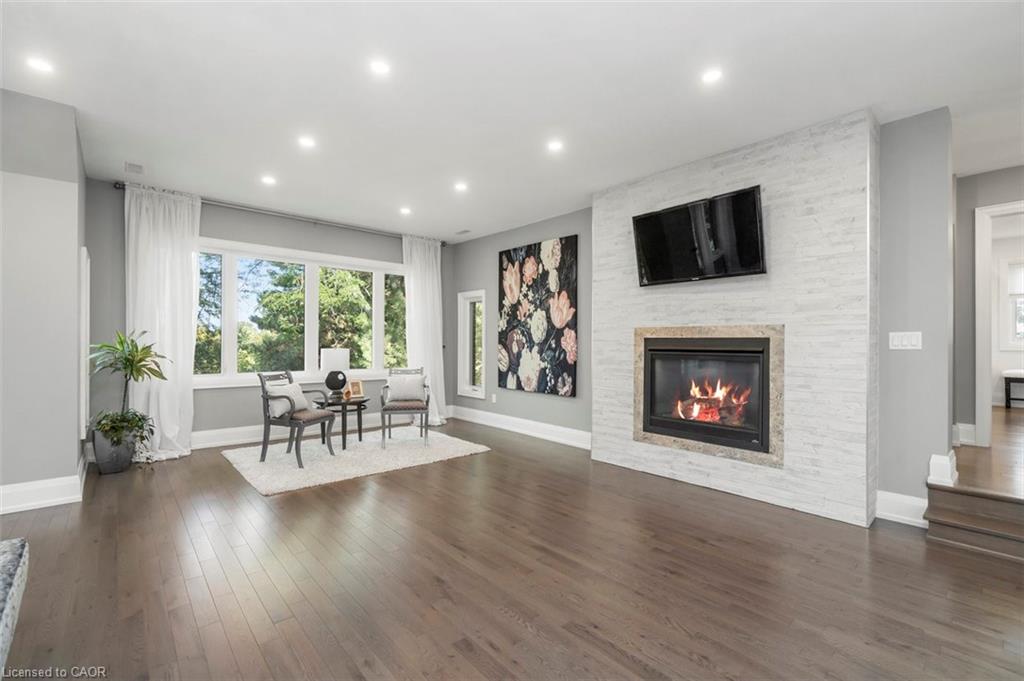 1285 Mineola Garden