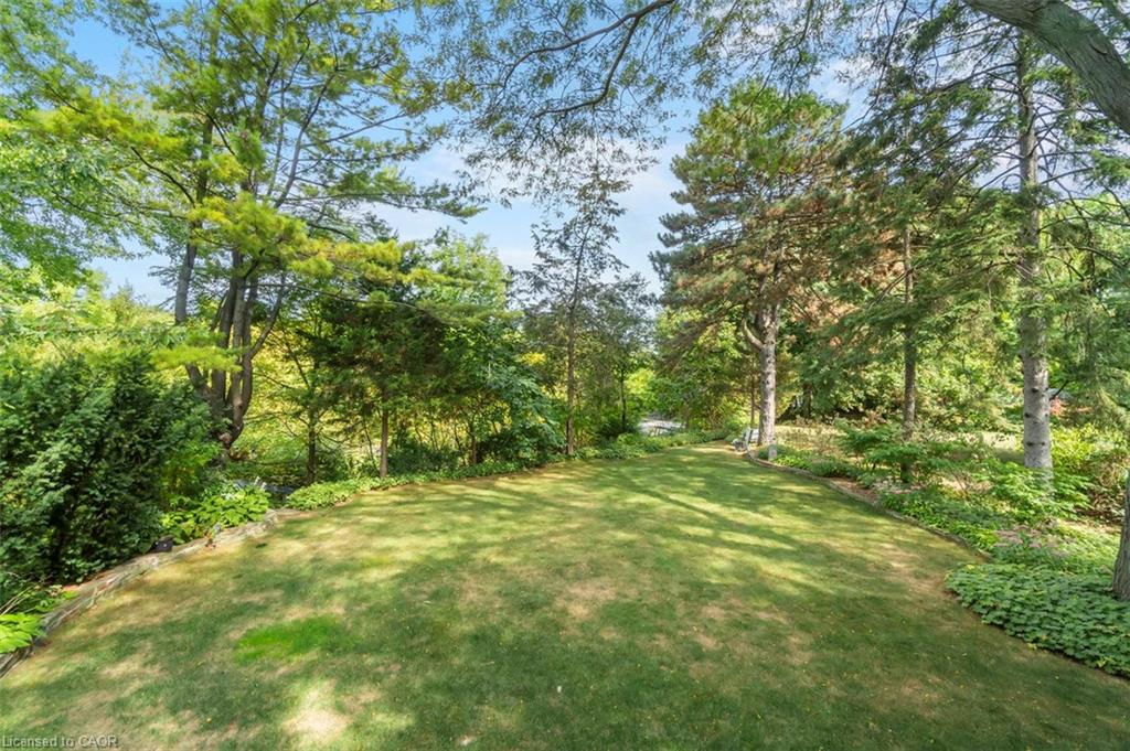 1285 Mineola Garden