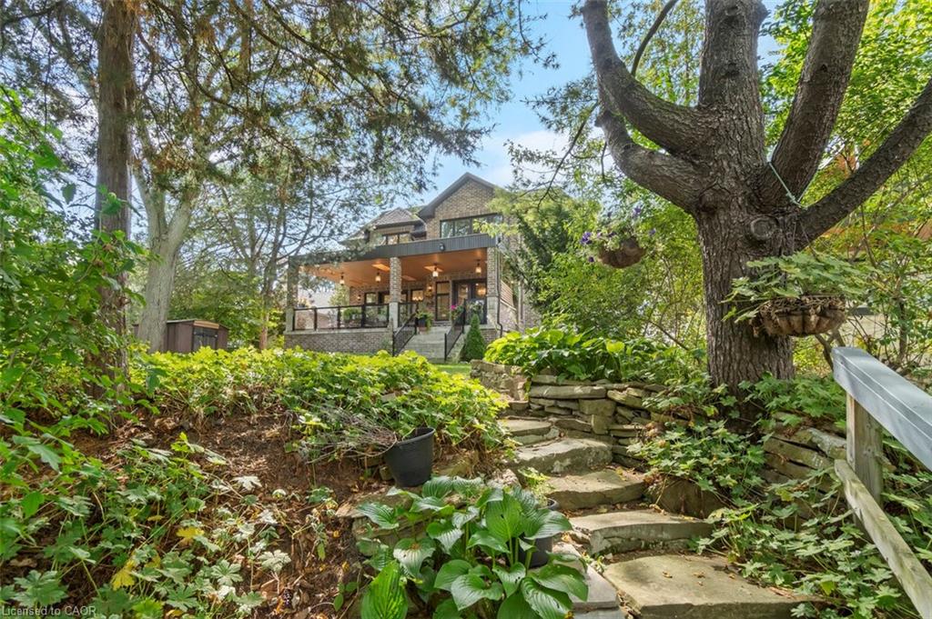 1285 Mineola Garden