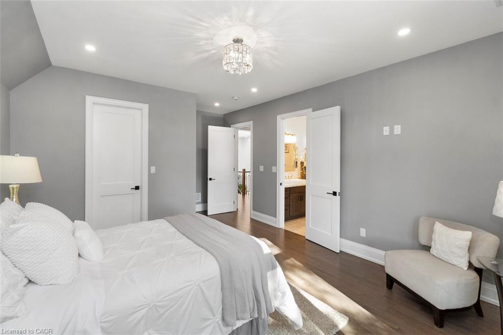 1285 Mineola Garden