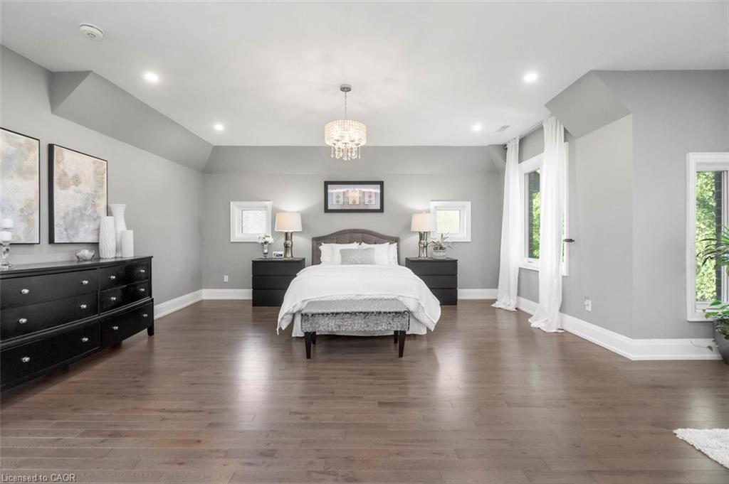 1285 Mineola Garden