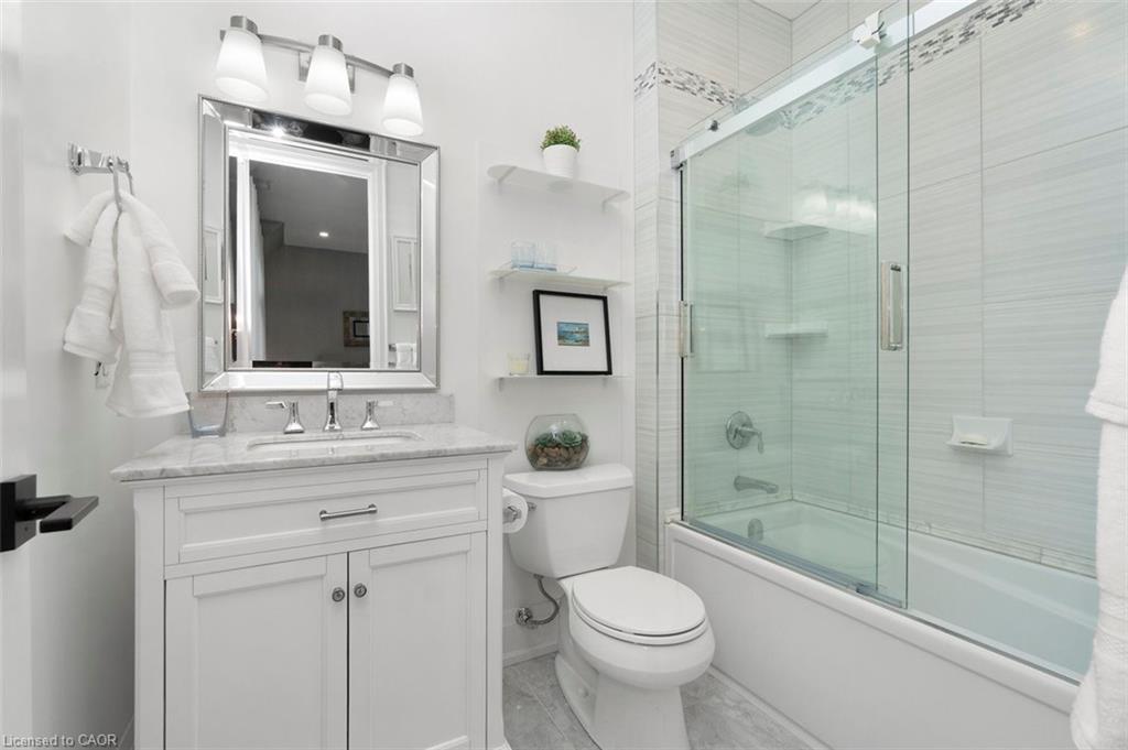 1285 Mineola Garden