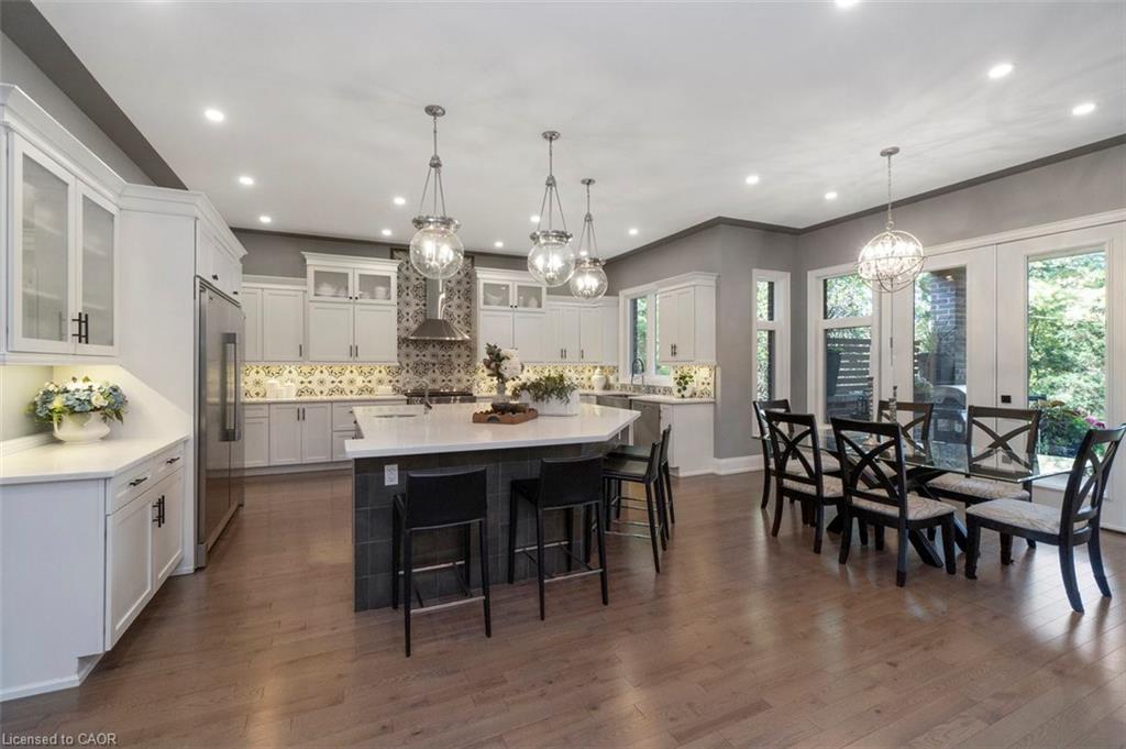 1285 Mineola Garden