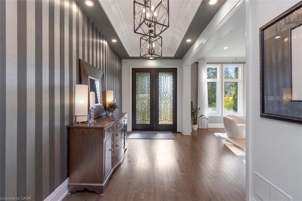 1285 Mineola Garden