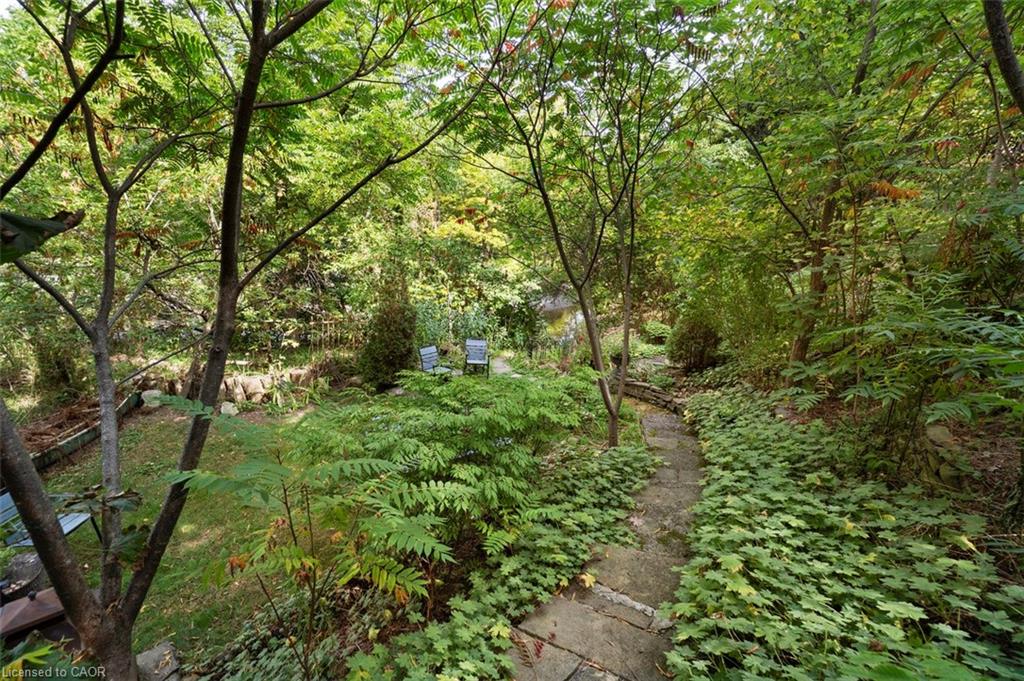 1285 Mineola Garden