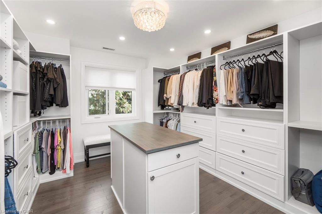 1285 Mineola Garden