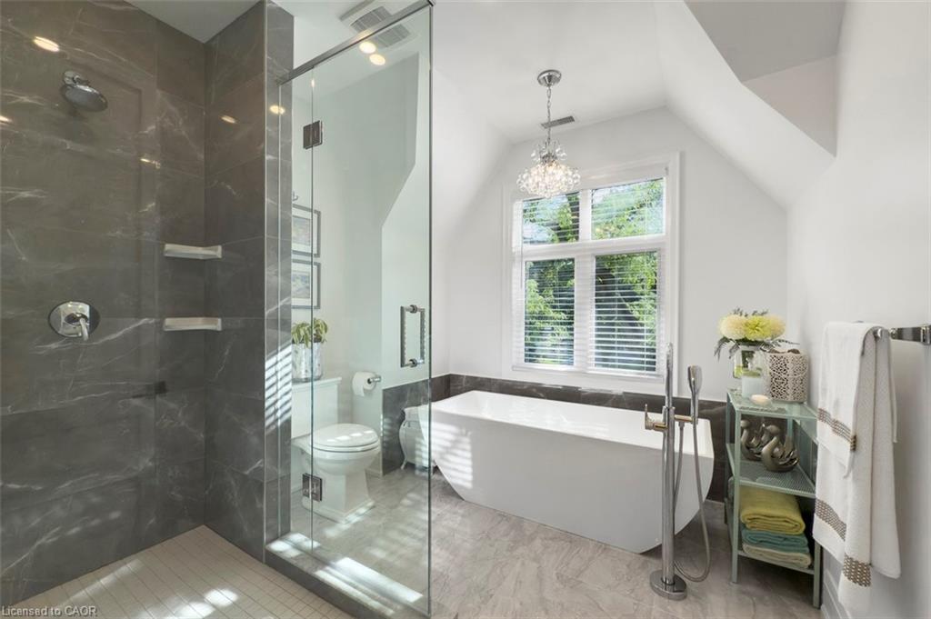 1285 Mineola Garden