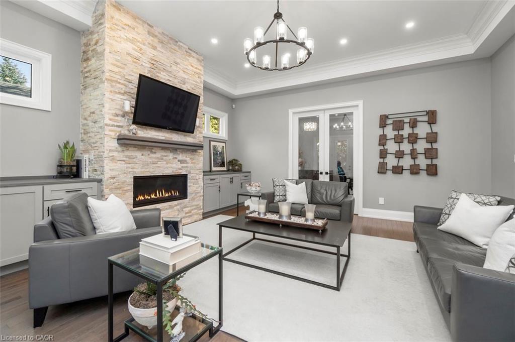 1285 Mineola Garden