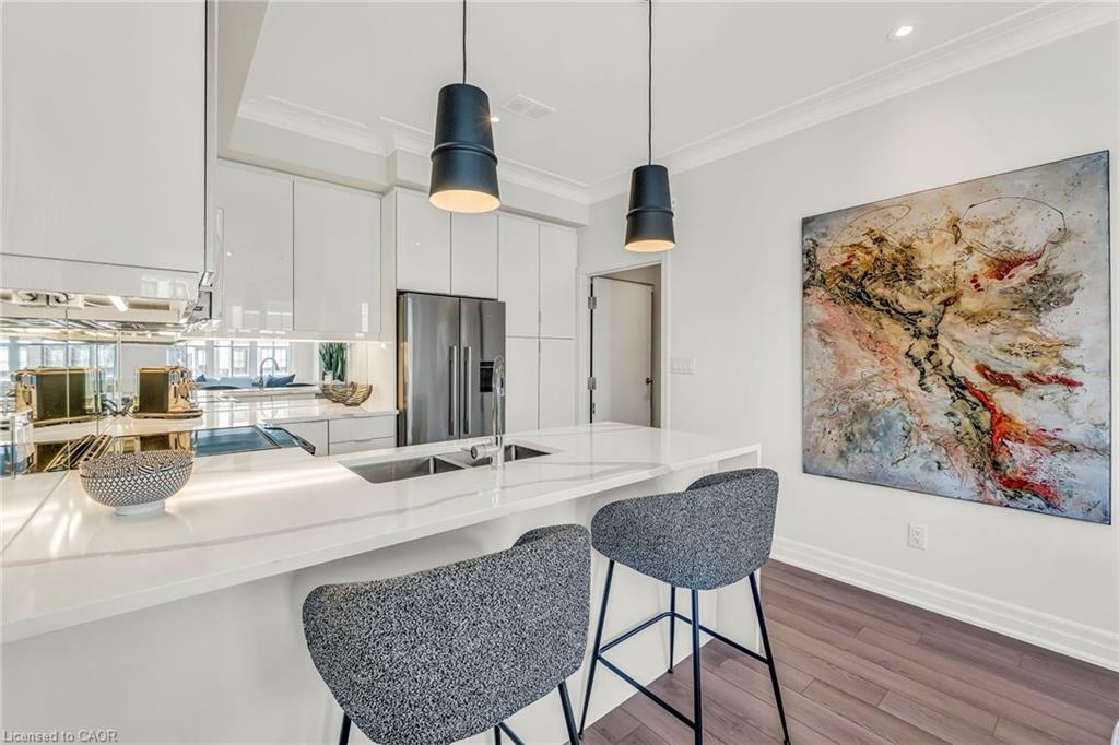 203-652 Cricklewood Drive