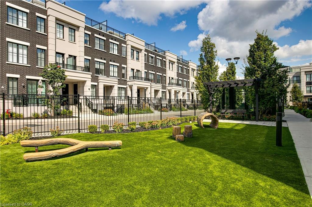 203-652 Cricklewood Drive