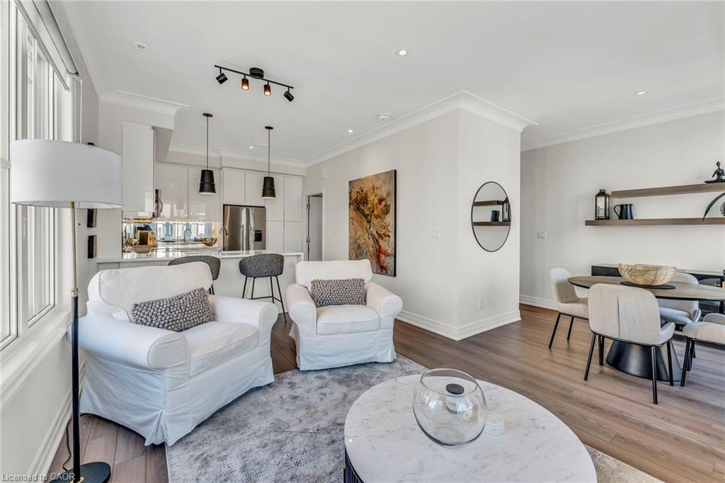 203-652 Cricklewood Drive