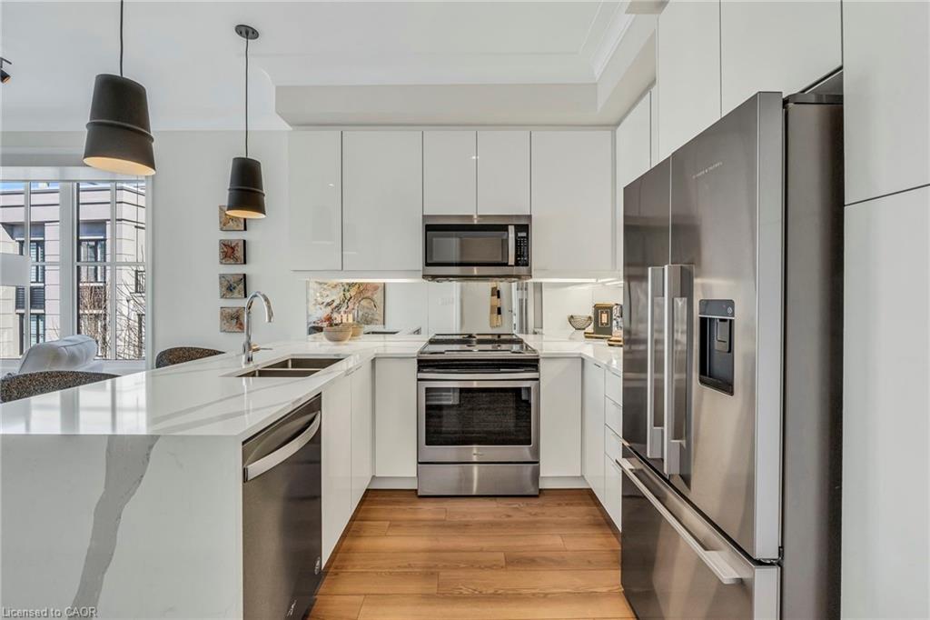 203-652 Cricklewood Drive